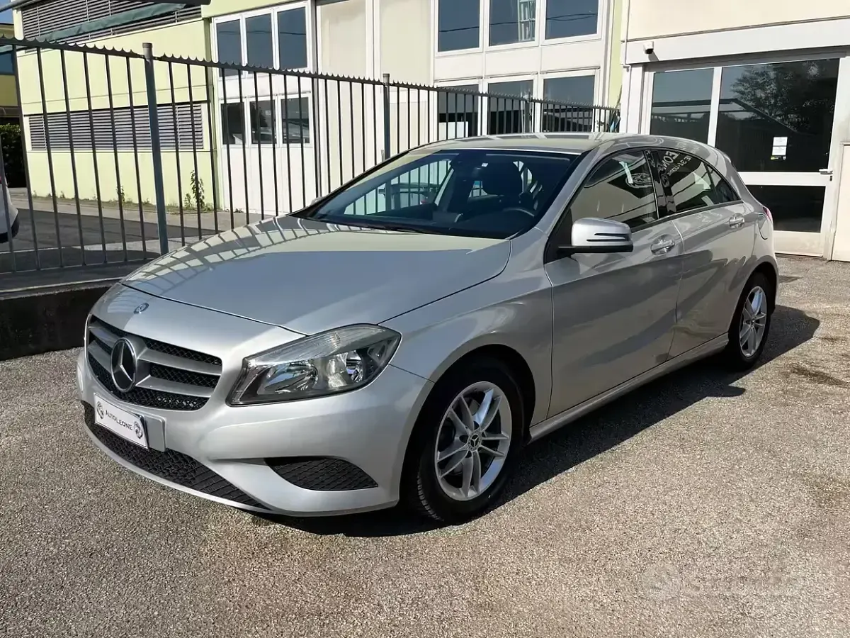 Usata Mercedes A200 136 CV (100 kW) 2015 Grigio Utilitaria