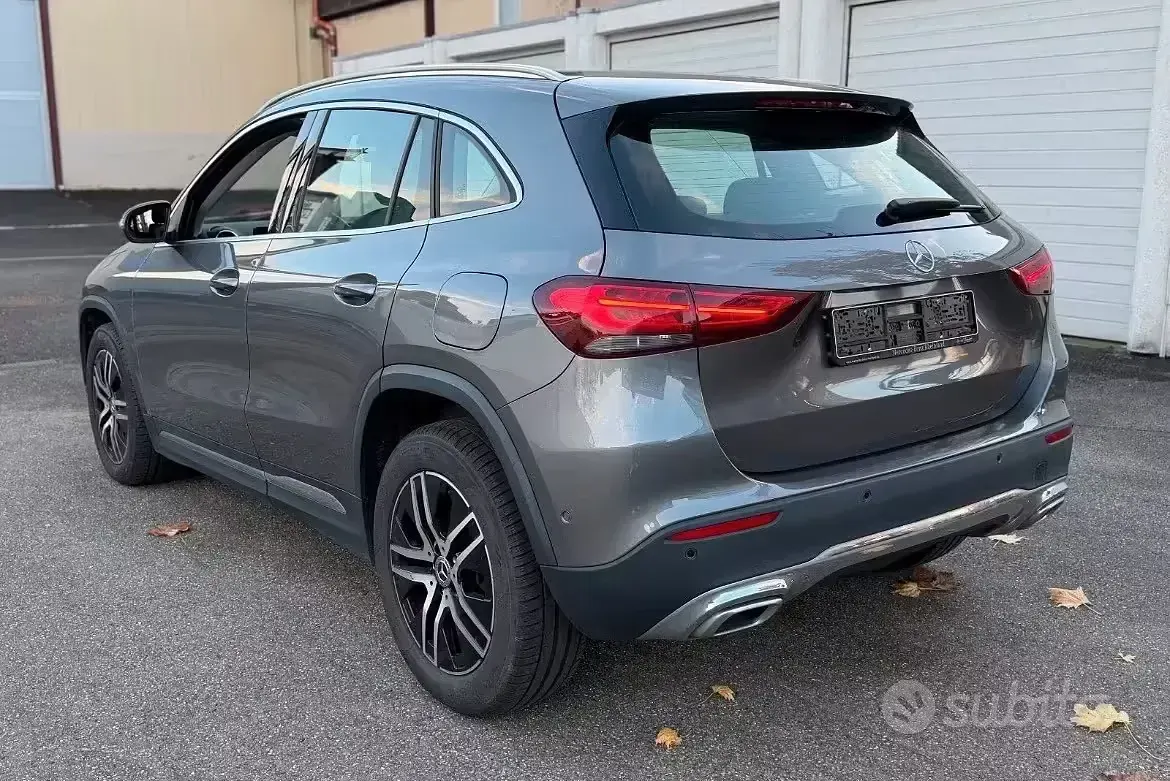Usata Mercedes GLA200 Premium 150 CV (110 kW) 2022 Grigio SUV
