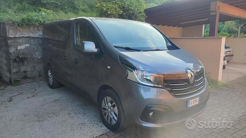 Usata Renault Trafic 140 CV (102 kW) 2015 Grigio Monovolume