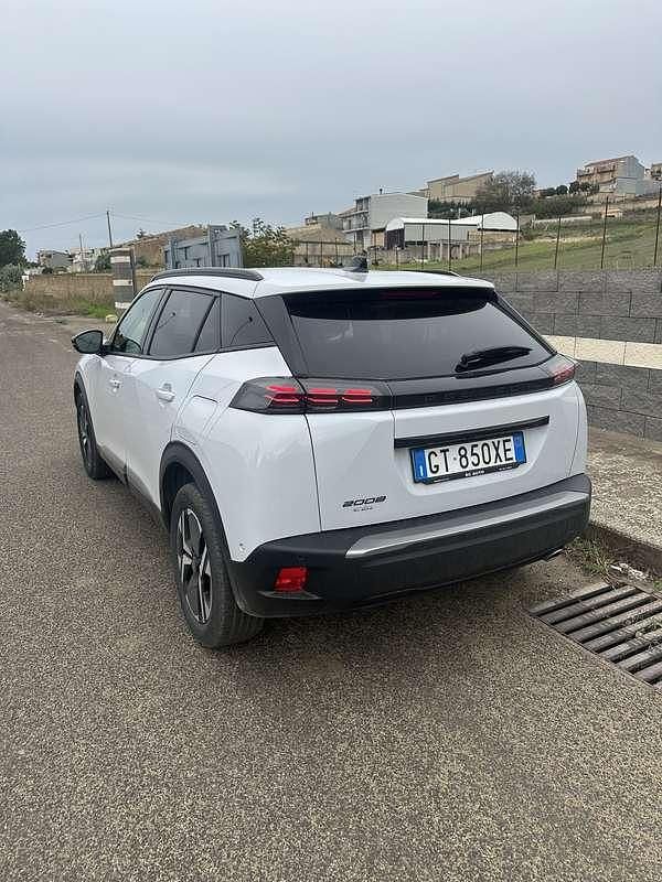 Usata Peugeot 2008 Allure 131 CV (96 kW) 2024 SUV
