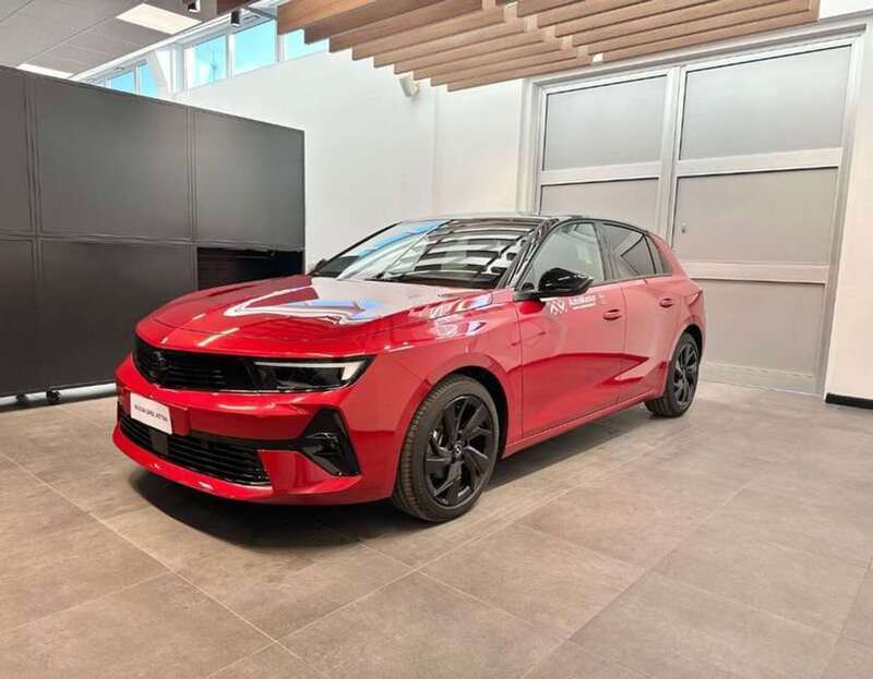 Usato 2023 Opel Astra 1.2 Benzin 131 CV (29.900 €)