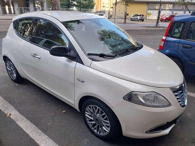 Usata Lancia Ypsilon Gold 69 CV (50 kW) 2012 Utilitaria
