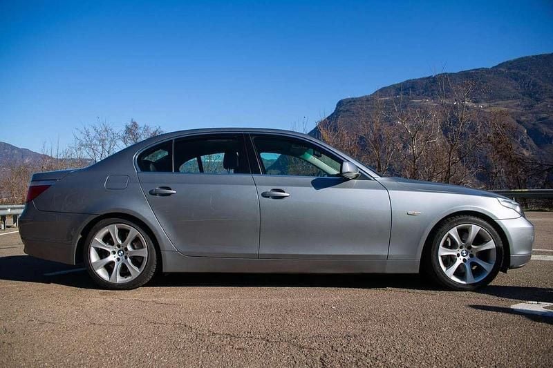 Usata BMW 545 Efficient Dynamics 333 CV (244 kW) 2004 Argento Berlina