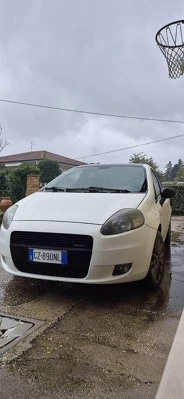 Usata Fiat Grande Punto Dynamic 75 CV (55 kW) 2010 Utilitaria