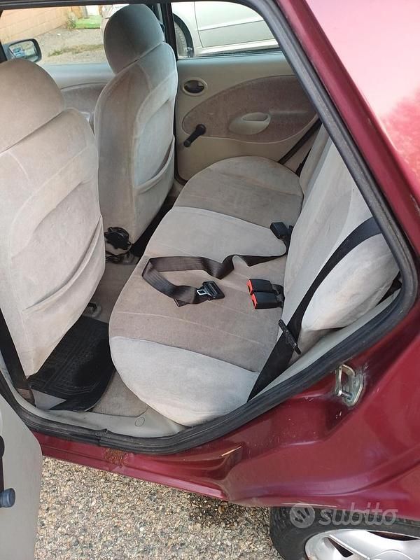 Usata Ford Fiesta 74 CV (54 kW) 1998 Rosso Berlina