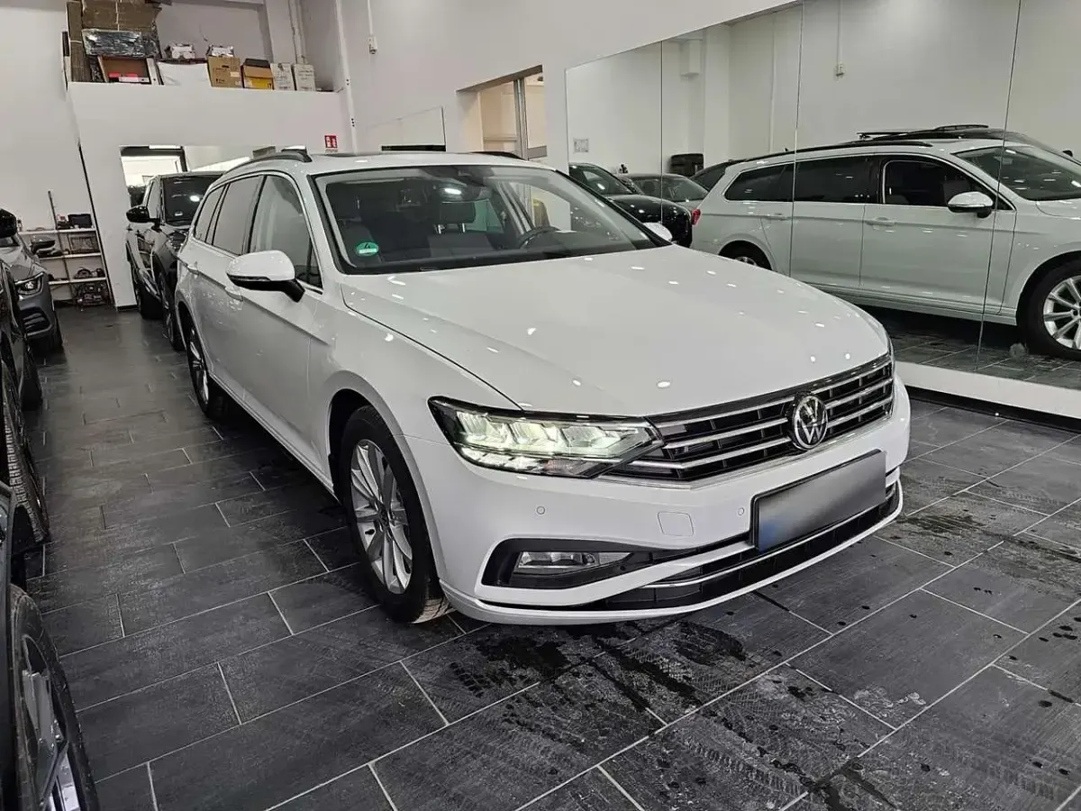 Usata VW Passat S 150 CV (110 kW) 2023 Bianco Station wagon