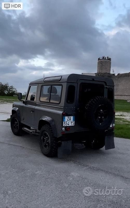 Usata Land Rover Defender 122 CV (89 kW) 2010 Grigio SUV