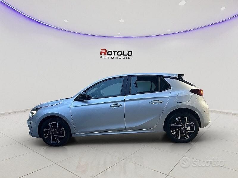 Usata Opel Corsa 101 CV (74 kW) 2025 Argento Utilitaria