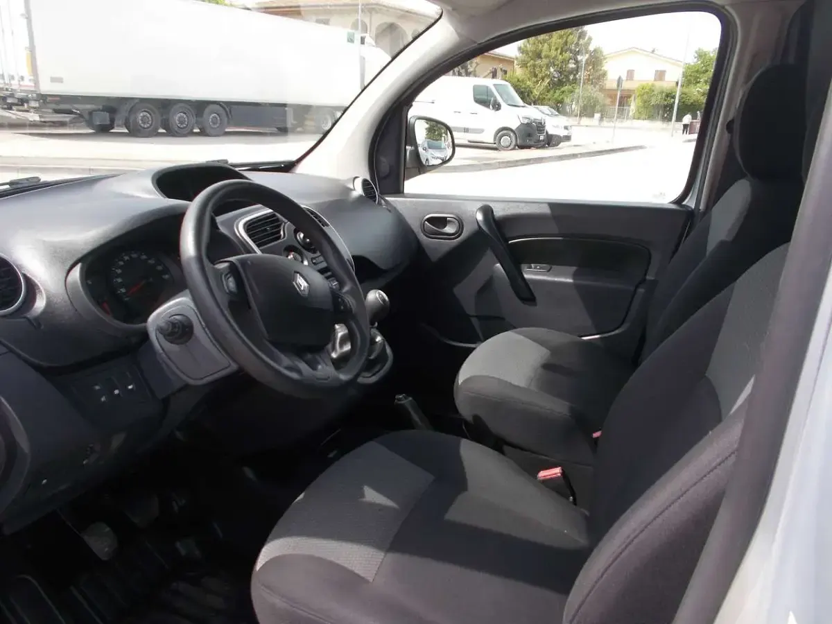 Usata Renault Kangoo 95 CV (69 kW) 2021 Argento Monovolume