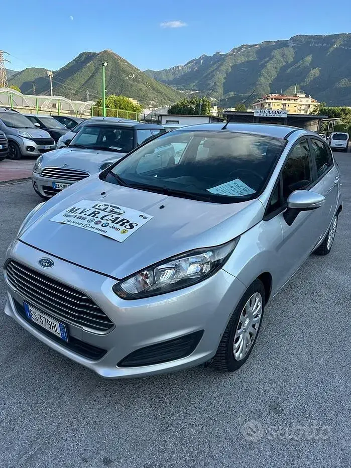 Usata Ford Fiesta 75 CV (55 kW) 2013 Grigio Berlina