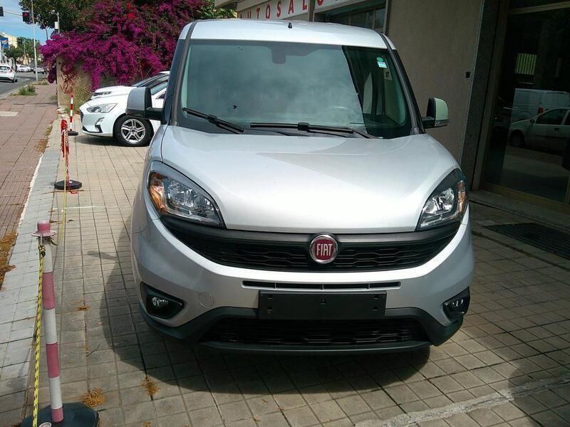 Usata Fiat Doblò 95 CV (69 kW) 2020 Grigio Monovolume