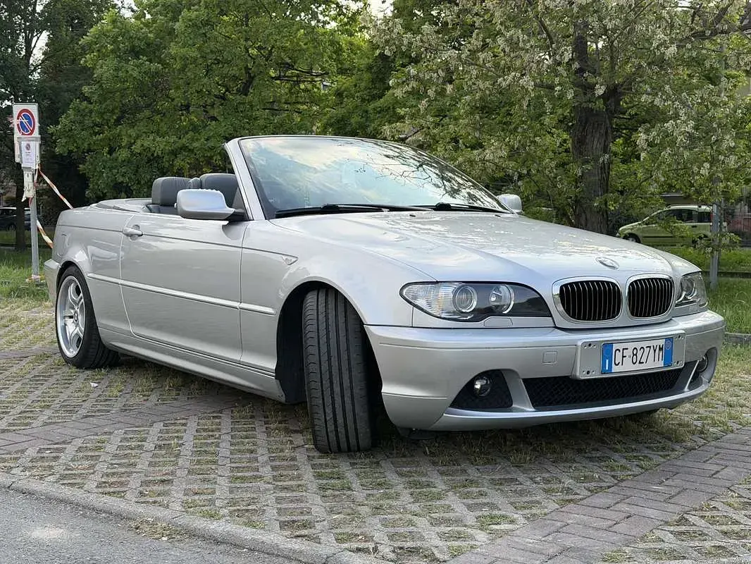 Usata BMW 325 Cabriolet Efficient Dynamics 192 CV (141 kW) 2003 Argento Cabrio