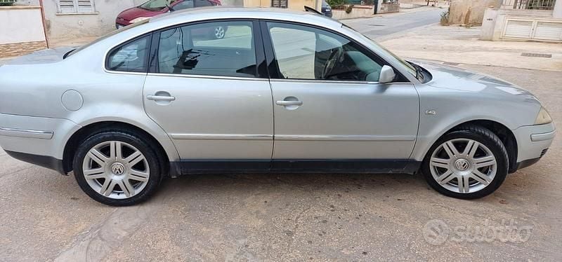 Usata VW Passat 110 CV (80 kW) 2002 Grigio Berlina
