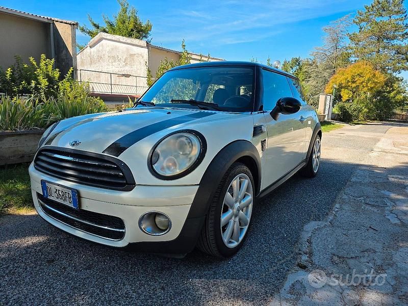 Bianco Usata 2007 Mini Cooper D Pepper Due volumi | 2500 € (Cara) - Immagine 1/4