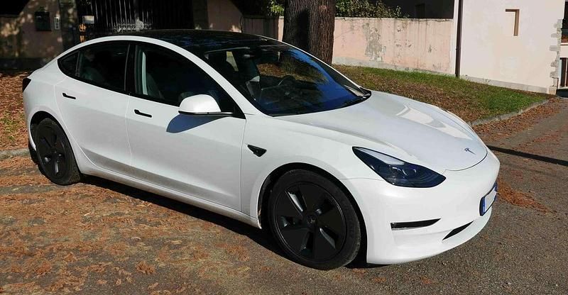 Bianco Usata 2021 Tesla Model 3 Berlina | 30.000 € (Buon prezzo) - Immagine 1/4