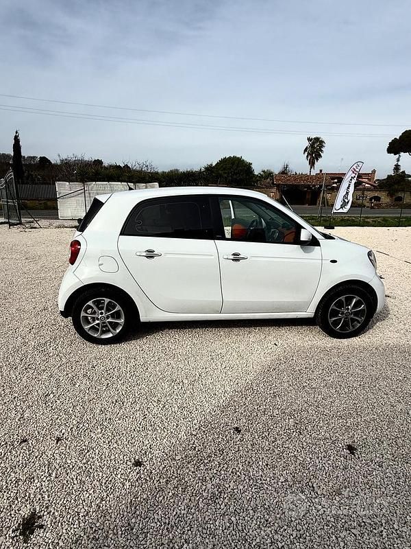 Usata Smart ForFour Passion 70 CV (51 kW) 2017 Bianco Utilitaria