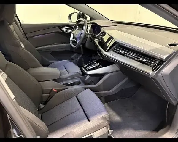 Usata Audi Q4 e-tron S-Line 210 kW (286 CV) 2024 Argento SUV