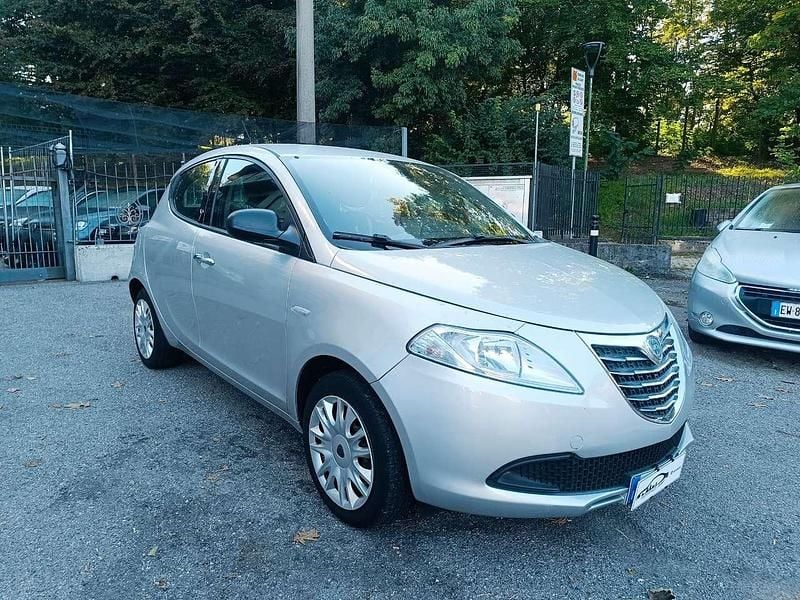 Usata Lancia Ypsilon Silver 69 CV (50 kW) 2014 Argento Utilitaria