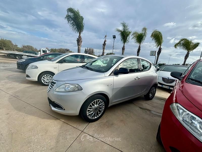 Usata Lancia Ypsilon Gold 69 CV (50 kW) 2012 Argento Utilitaria