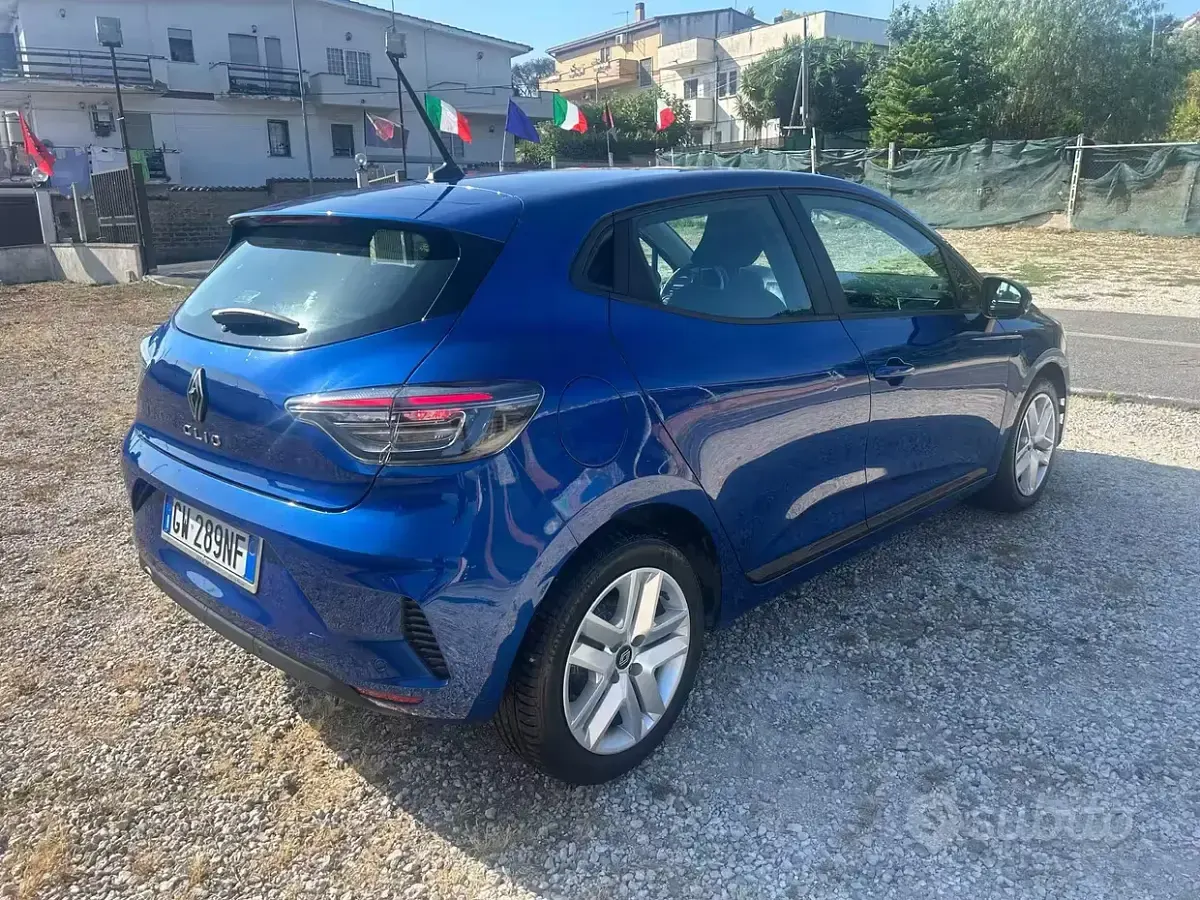 Usata Renault Clio V Techno 101 CV (74 kW) 2024 Bluazzurro Berlina