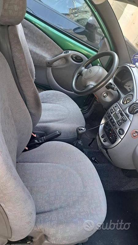 Usata Ford Ka 60 CV (44 kW) 1999 Verde Utilitaria