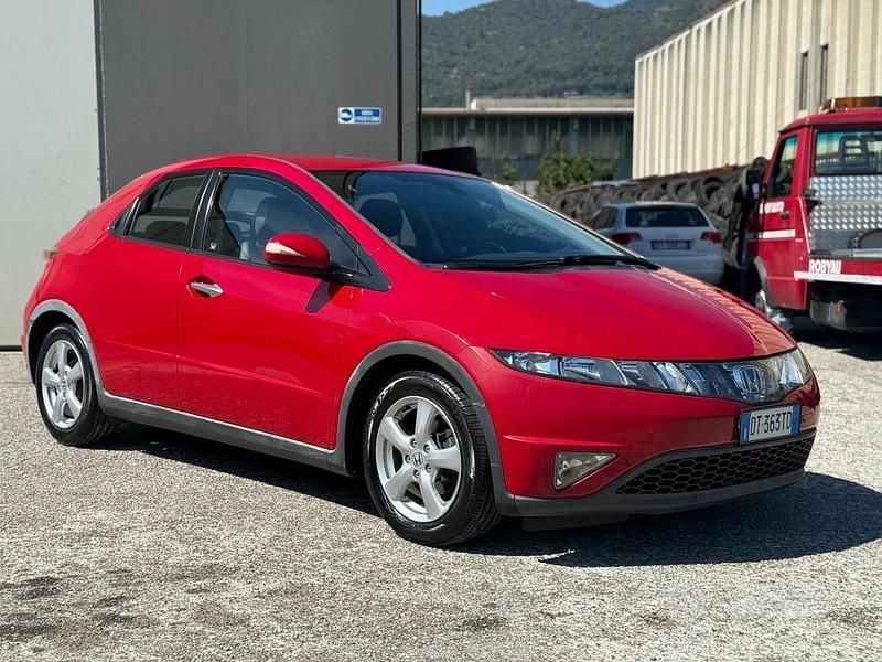 Usata Honda Civic 83 CV (61 kW) 2008 Rosso Berlina