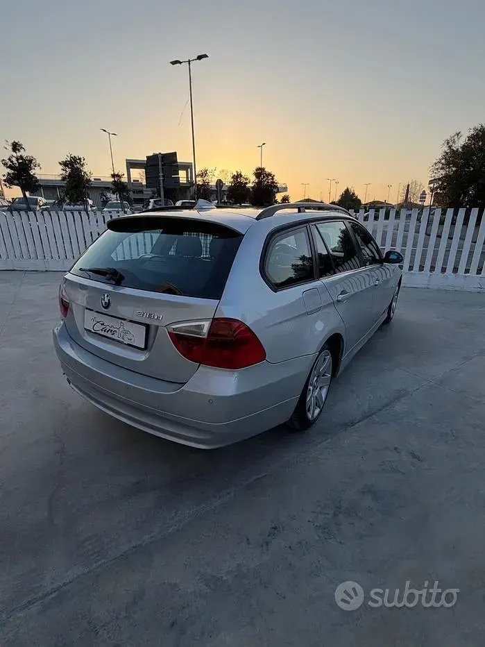 Usata BMW 318 143 CV (105 kW) 2008 Grigio Station wagon