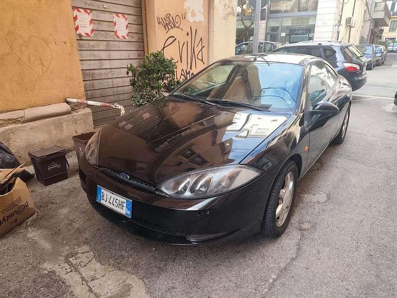 Begagnad Ford Cougar 170 HK (125 kW) 2000 Svart Sportkupé