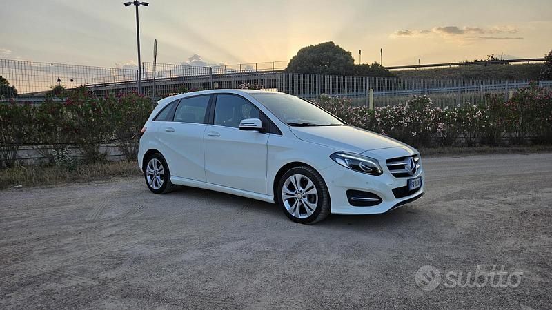 Usata Mercedes B180 2015 Bianco Monovolume