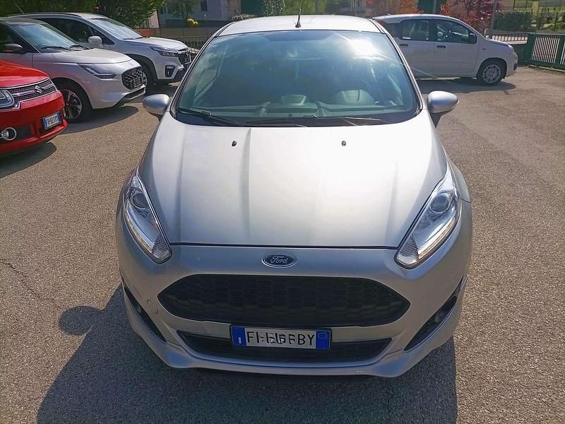 Usata Ford Fiesta ST-Line 75 CV (55 kW) 2017 Argento Berlina