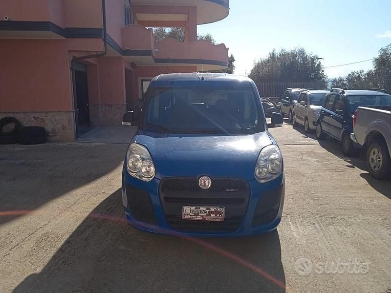 Usata Fiat Doblò Emotion 105 CV (77 kW) 2012 Blu Monovolume
