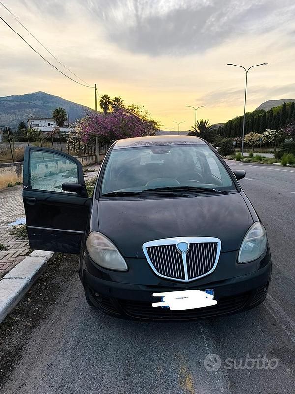 Usata 2005 Lancia Musa Monovolume | 2500 € - Immagine 1/4