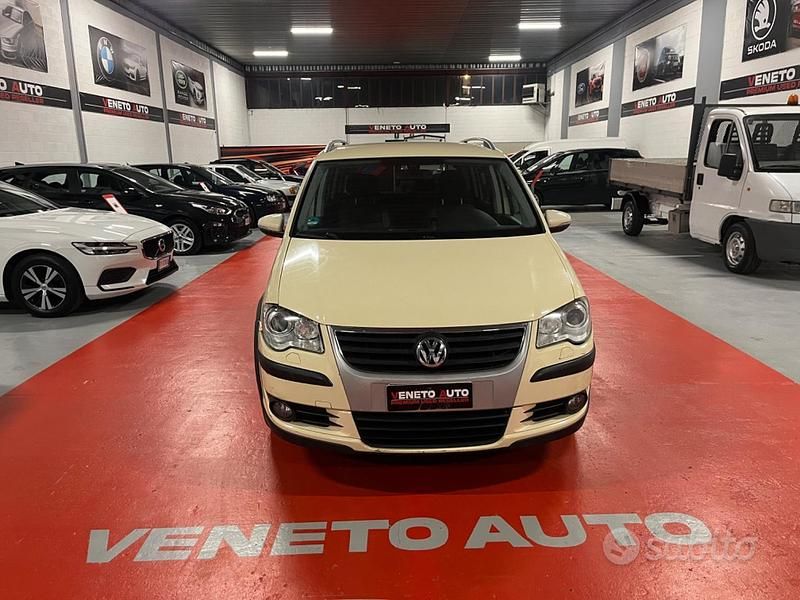 Usata VW Touran Trendline 140 CV (102 kW) 2009 Giallo Monovolume