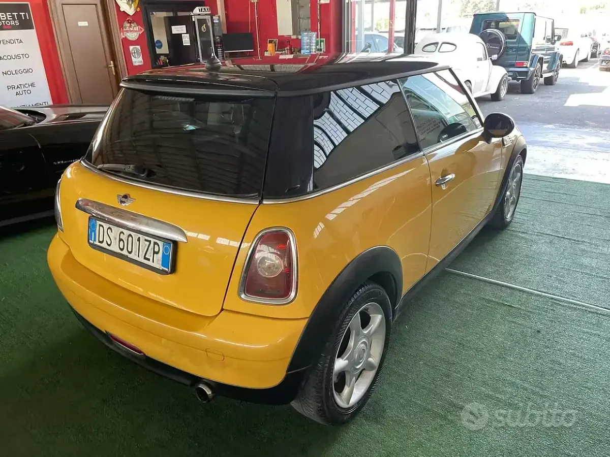 Usata Mini Cooper D 109 CV (80 kW) 2009 Giallo Utilitaria