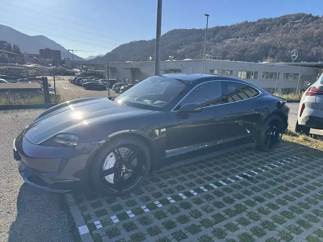Usata Porsche Taycan 459 kW (625 CV) 2020 Berlina