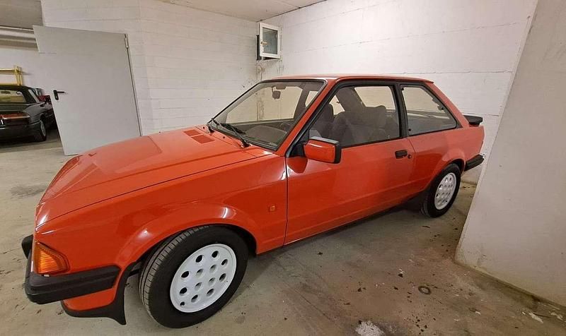 Usata Ford Escort 105 CV (77 kW) 1985 Arancione Berlina