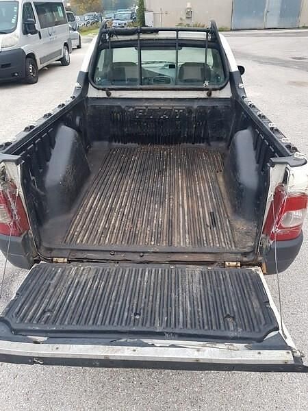 Usata Fiat Strada 80 CV (58 kW) 2003 Bianco Pick-up