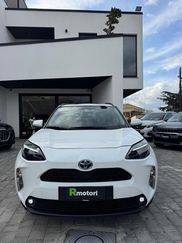 Usata Toyota Yaris Hybrid Active 92 CV (67 kW) 2023 Beige Station wagon