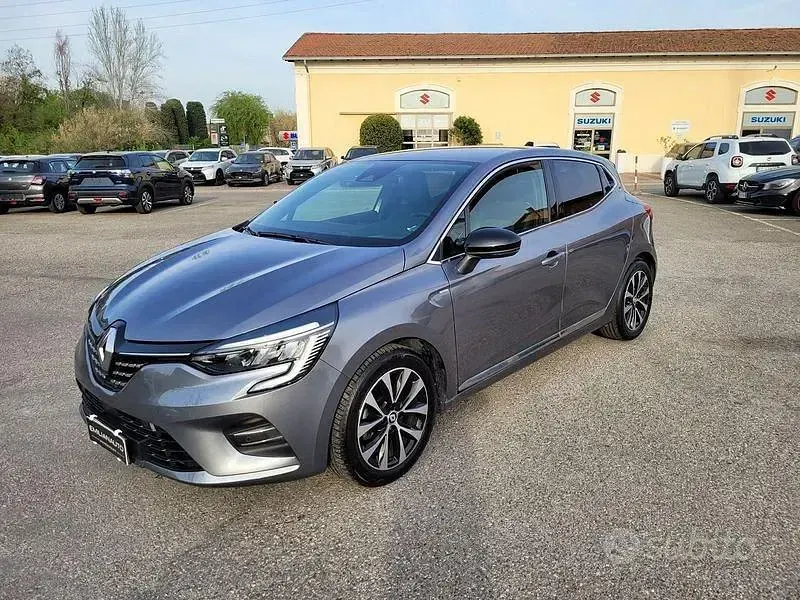 Gebraucht Renault Clio V Techno 94 PS (69 kW) 2023 Grau Limousine