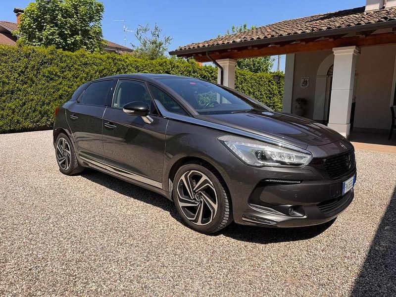 Usado DS Automobiles DS5 Sport Chic 181 CV (133 kW) 2018 Gris Utilitario