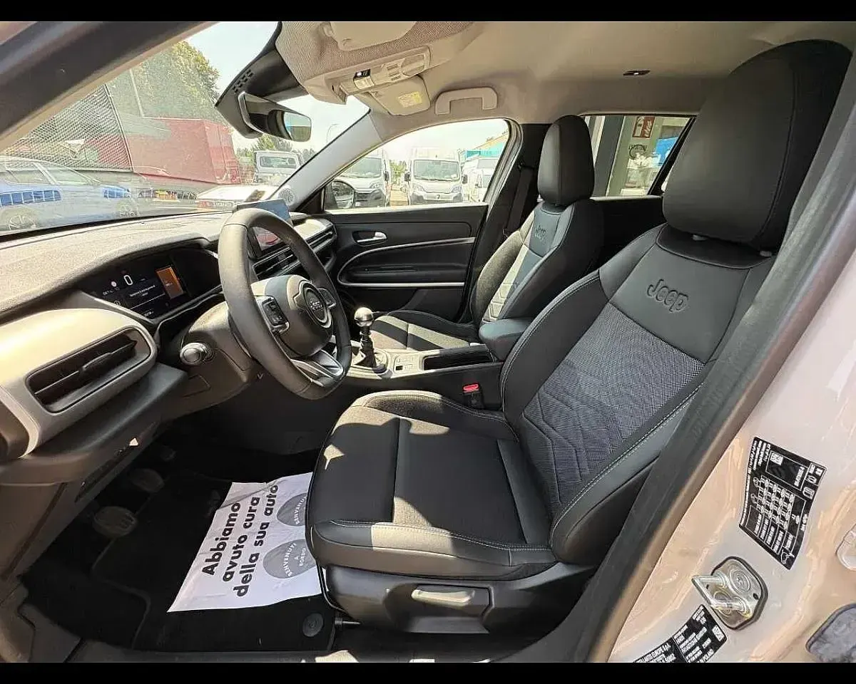 Usata Jeep Avenger Summit 101 CV (74 kW) 2025 Beige SUV