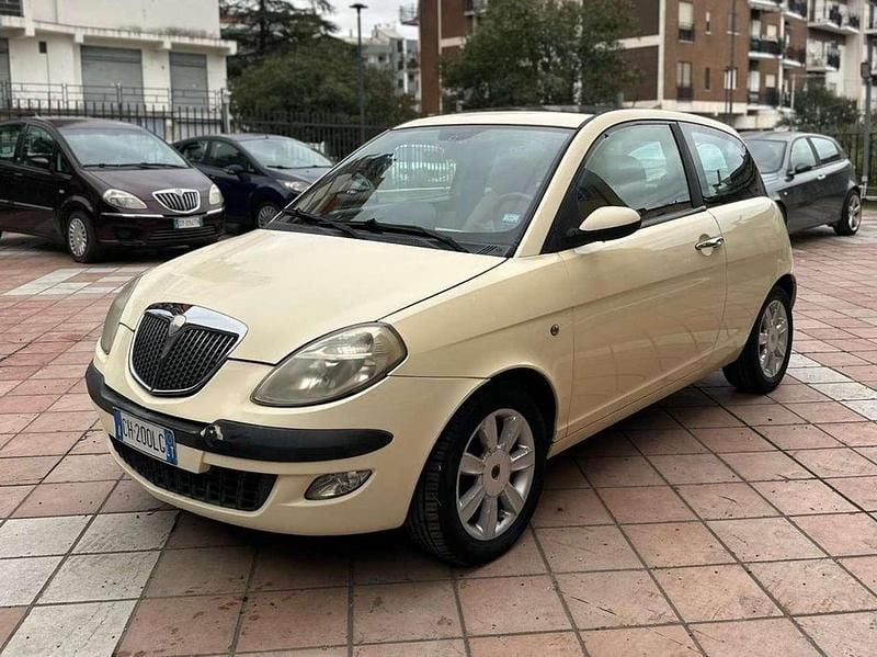 Usata Lancia Ypsilon 70 CV (51 kW) 2004 Beige Utilitaria