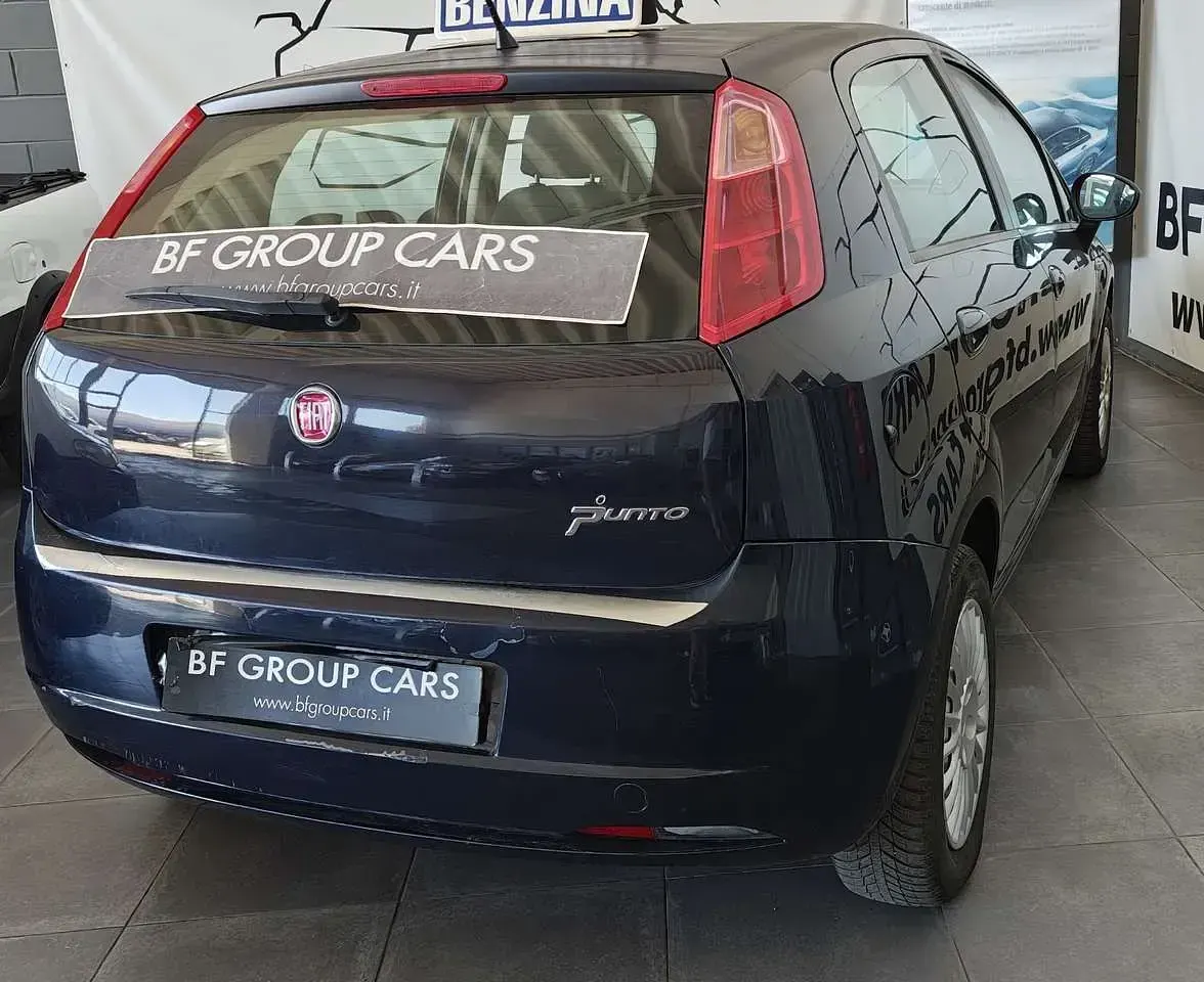 Usata Fiat Grande Punto Dynamic 77 CV (56 kW) 2009 Blu notte pastello Utilitaria