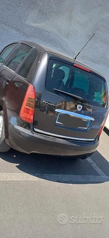 Usata Lancia Musa 90 CV (66 kW) 2005 Nero Monovolume