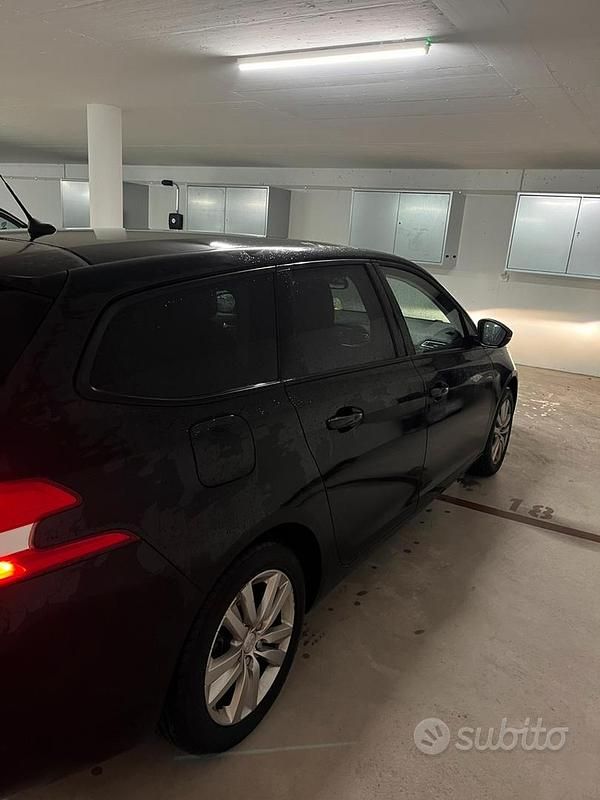Usata Peugeot 308 SW Business-Line 130 CV (95 kW) 2019 Nero Station wagon