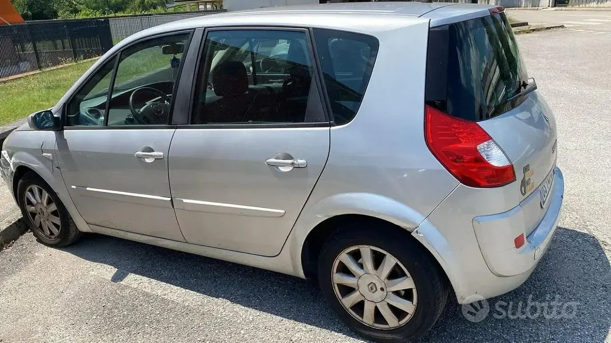 Usata Renault Scénic 106 CV (77 kW) 2008 Grigio Monovolume
