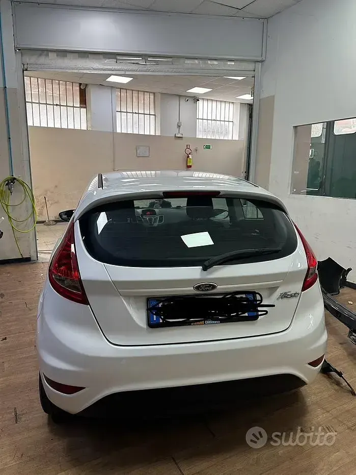 Usata Ford Fiesta 60 CV (44 kW) 2011 Bianco Berlina