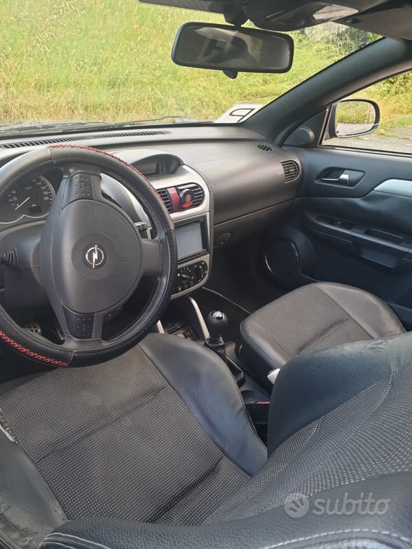 Usata Opel Tigra 69 CV (50 kW) 2006 Nero Cabrio