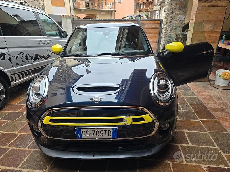 Usata Mini Cooper SE 135 kW (184 CV) 2020 Nero Utilitaria