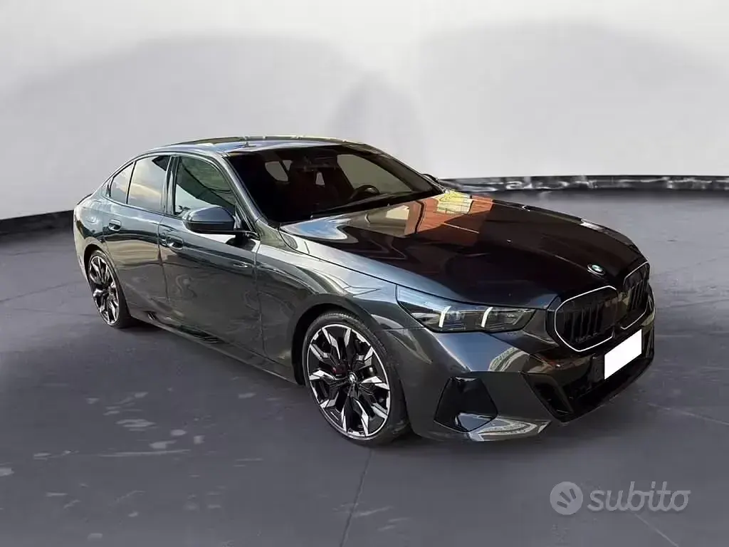 Usata BMW 520 M Sport 197 CV (144 kW) 2025 Grigio Berlina